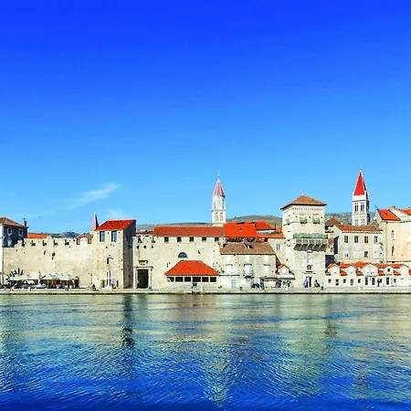 Daire Stunning In With Wifi Trogir