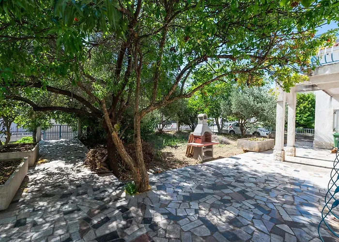 Daire Stunning In With Wifi Trogir