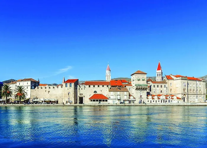 Daire Stunning In With Wifi Trogir